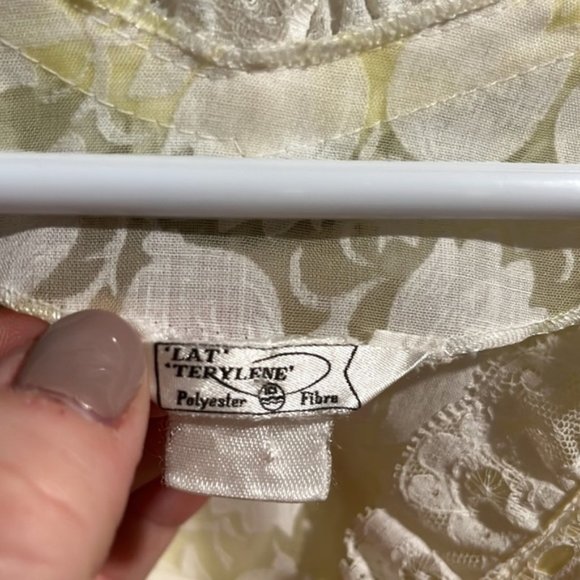 Lat Terrylane Vintage yellow robe and nightie set. Lacey trim. Floral design. M - Picture 3 of 7